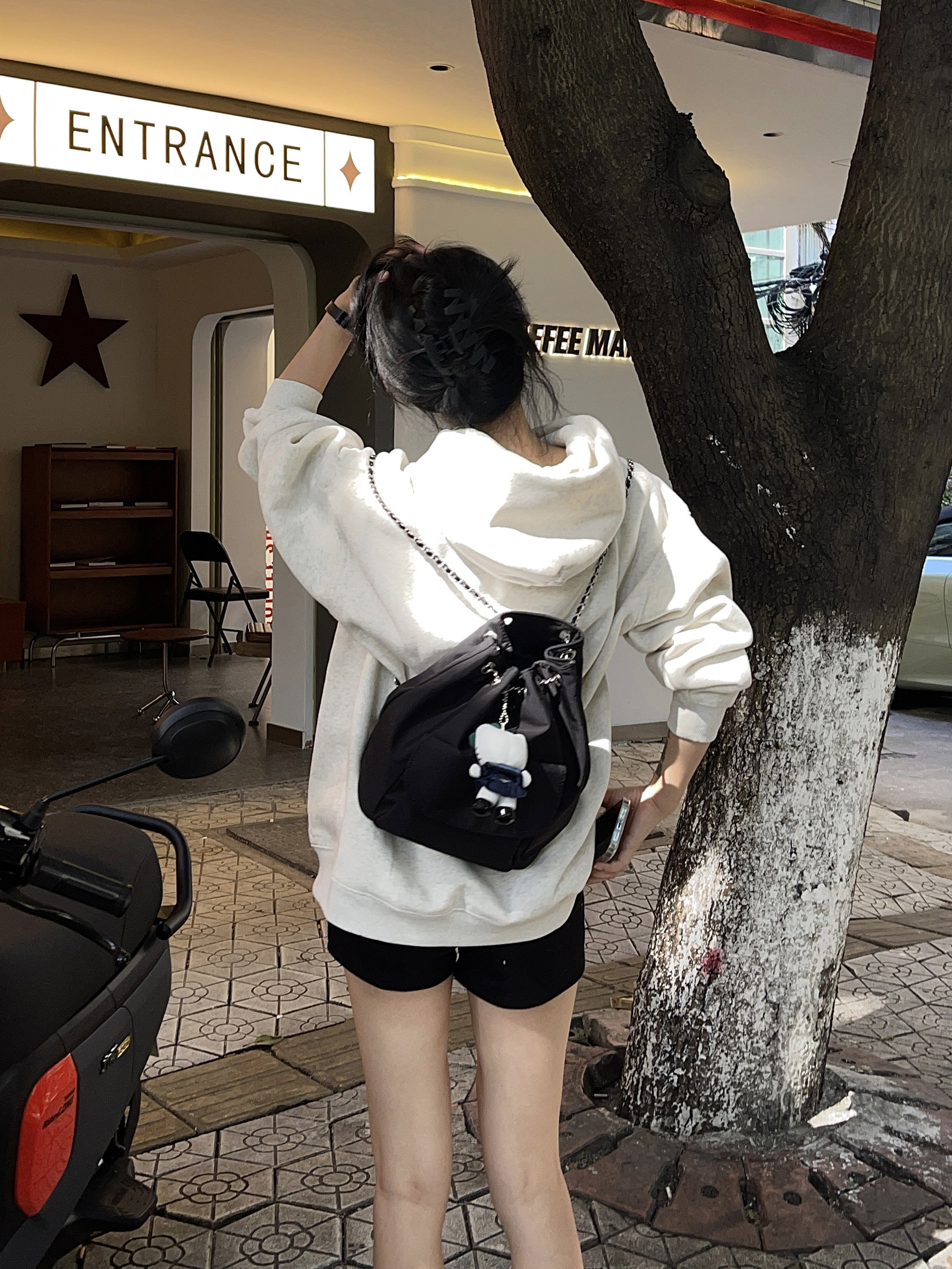 新款小众韩版时尚简约束口通勤黑色抽绳链条 双肩包女学生背包