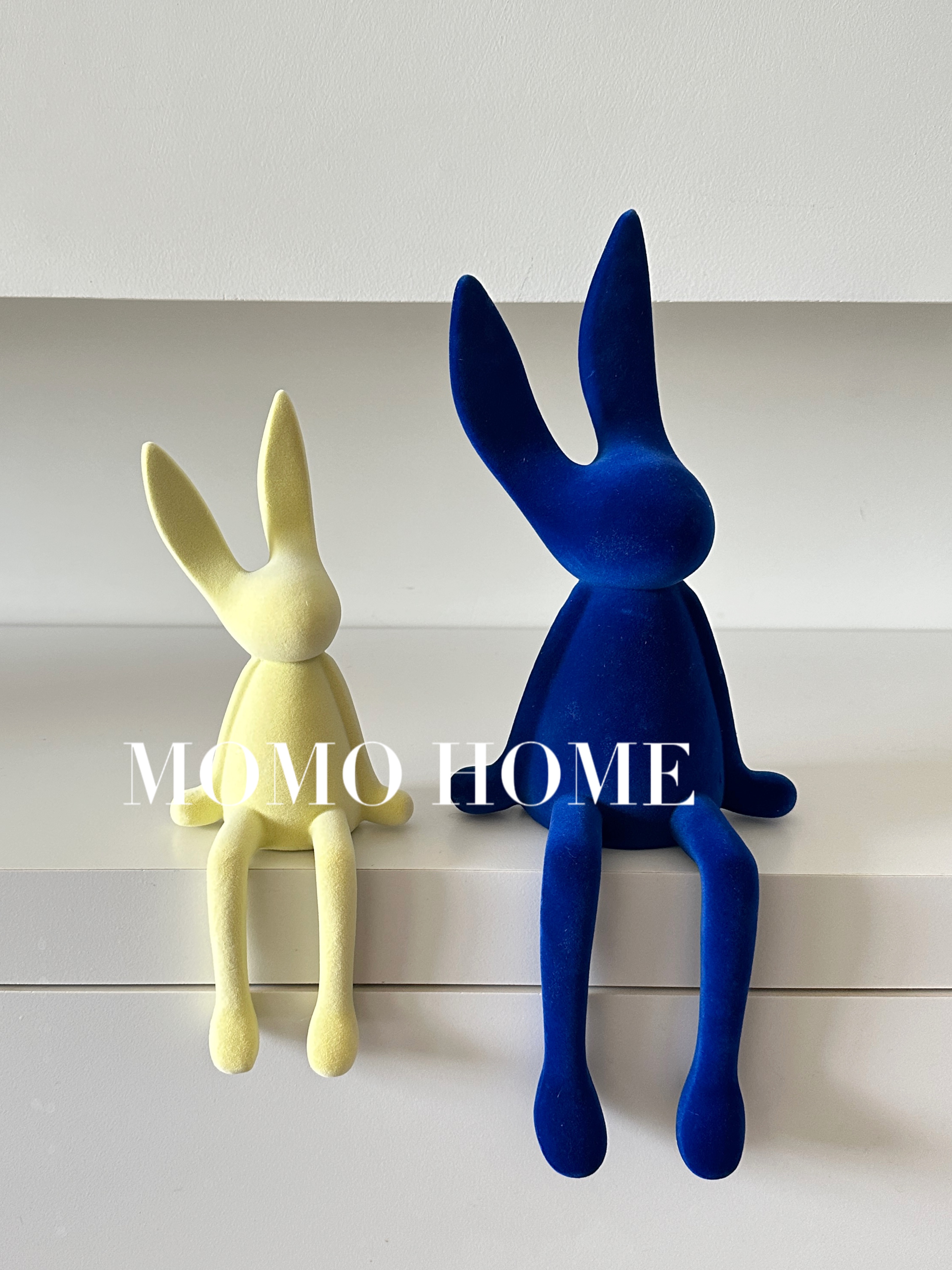 MOMO 克莱因蓝植绒坐姿兔子客厅摆件创意酒店售楼处样板间软装饰