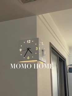 MOMO HOME家居小红书感应发光转角钟正方形客厅简约双面时钟