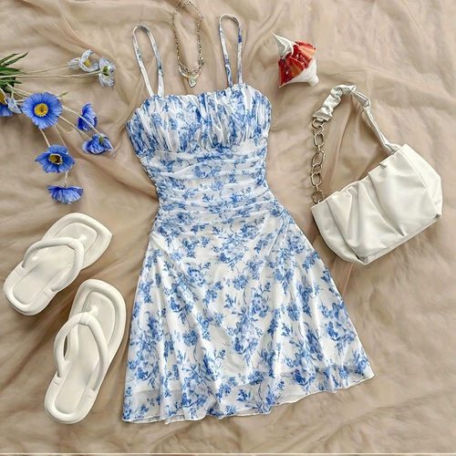 印花吊带收腰连衣裙  Printed camisole waist cinching dress