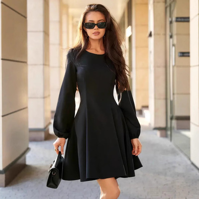 圆领收腰女士连衣裙 Round neck waist cinched women's dress