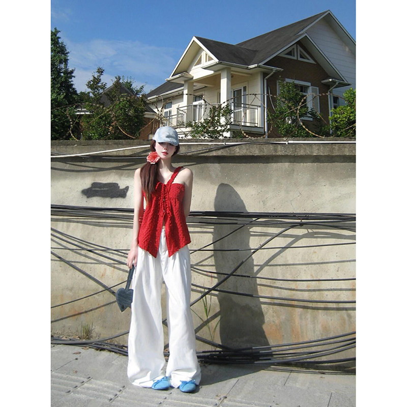 夏季多巴胺穿搭红色挂脖露肩吊带背心女夏季外穿宽松减龄无袖上衣