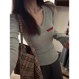 美式V领灰色修身收腰上衣女秋冬季新款加绒内搭打底衫辣妹长袖T恤