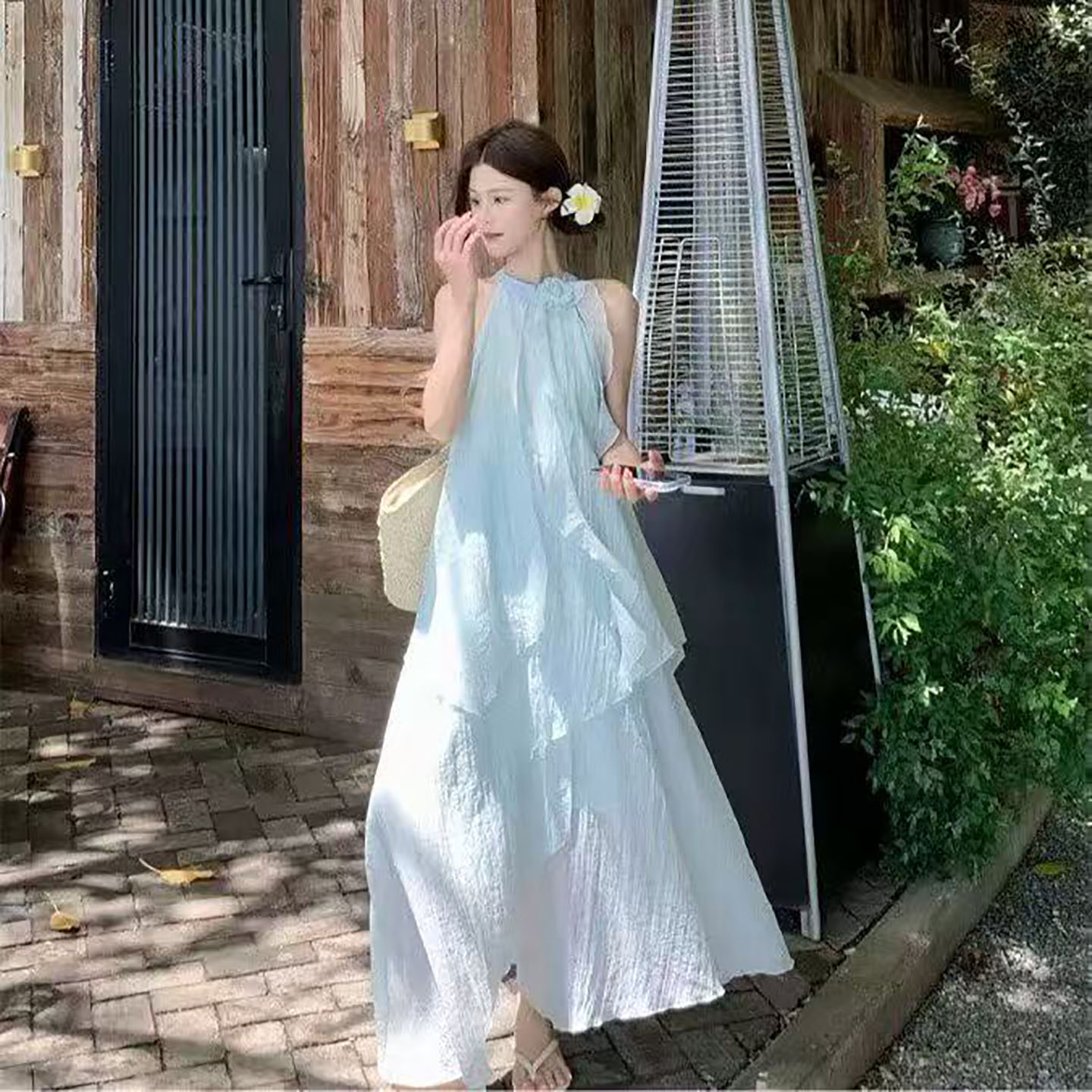 法式立体花朵挂颈洋装女2