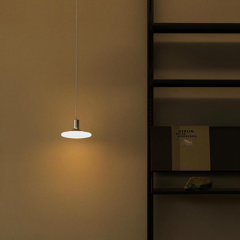 北欧卧室床头灯餐厅吧台吊灯玻璃单头餐厅灯设计师新款包豪斯灯具