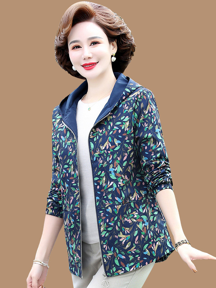 中老年人夹克外套女装春秋季薄款宽松休闲短款风衣潮流妈妈装上衣