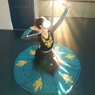 新款 维吾尔族舞蹈服大摆裙民族风舞台演出服艺考新疆舞演出服饰