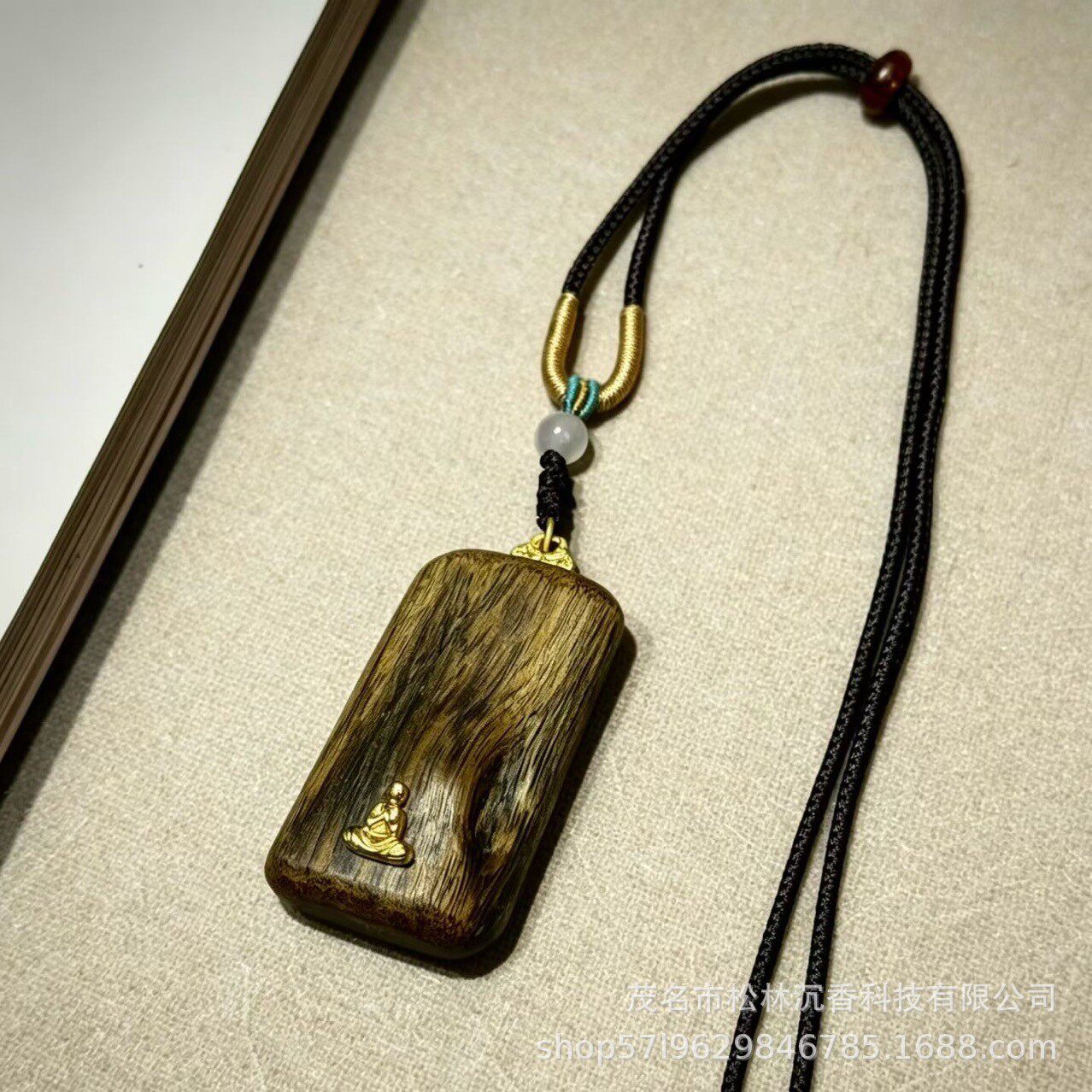 绿奇楠沉香吊坠天然沉香海南莺歌绿棋无事牌 沉香吊坠批发源头