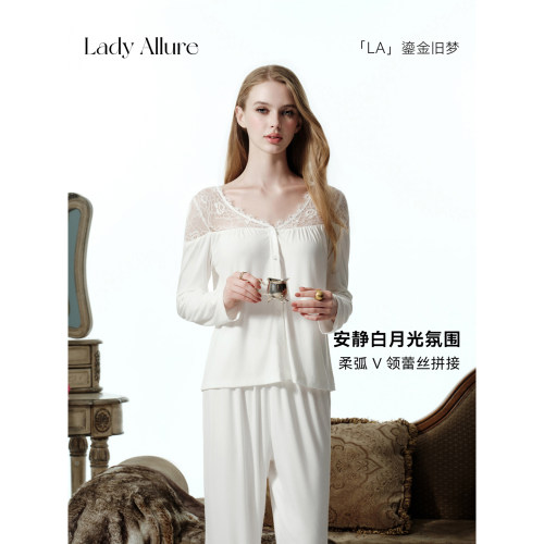 「LA」一字肩蕾丝花边莫代尔睡衣