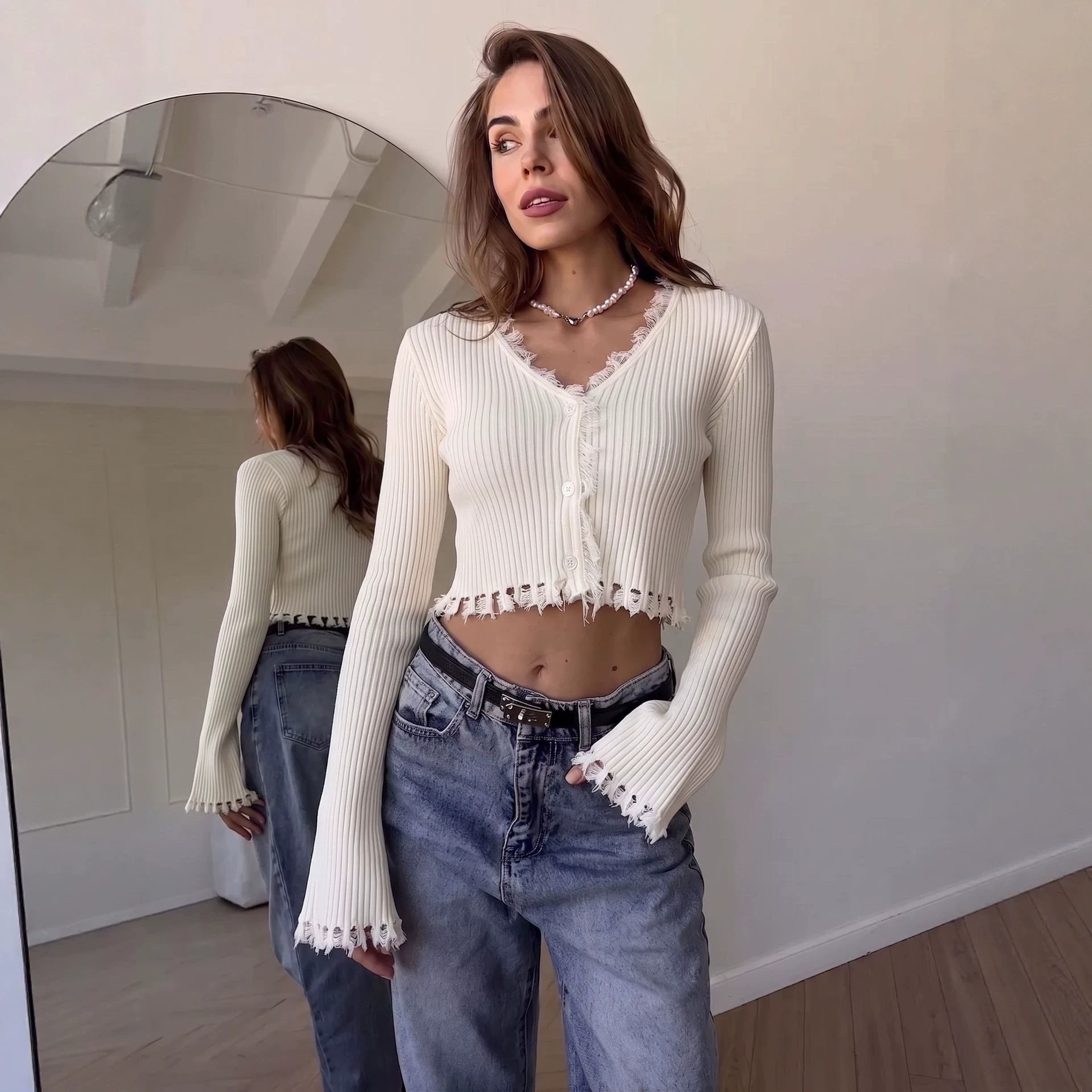 V-neck fringed crop top with exposed navel V领毛边露脐上衣