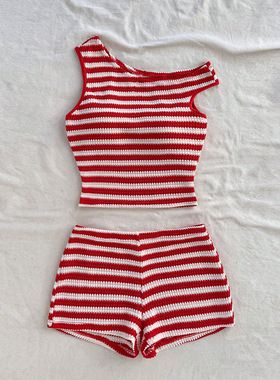 Striped vest, hip hugging short set 女式条纹背心包臀短款套装
