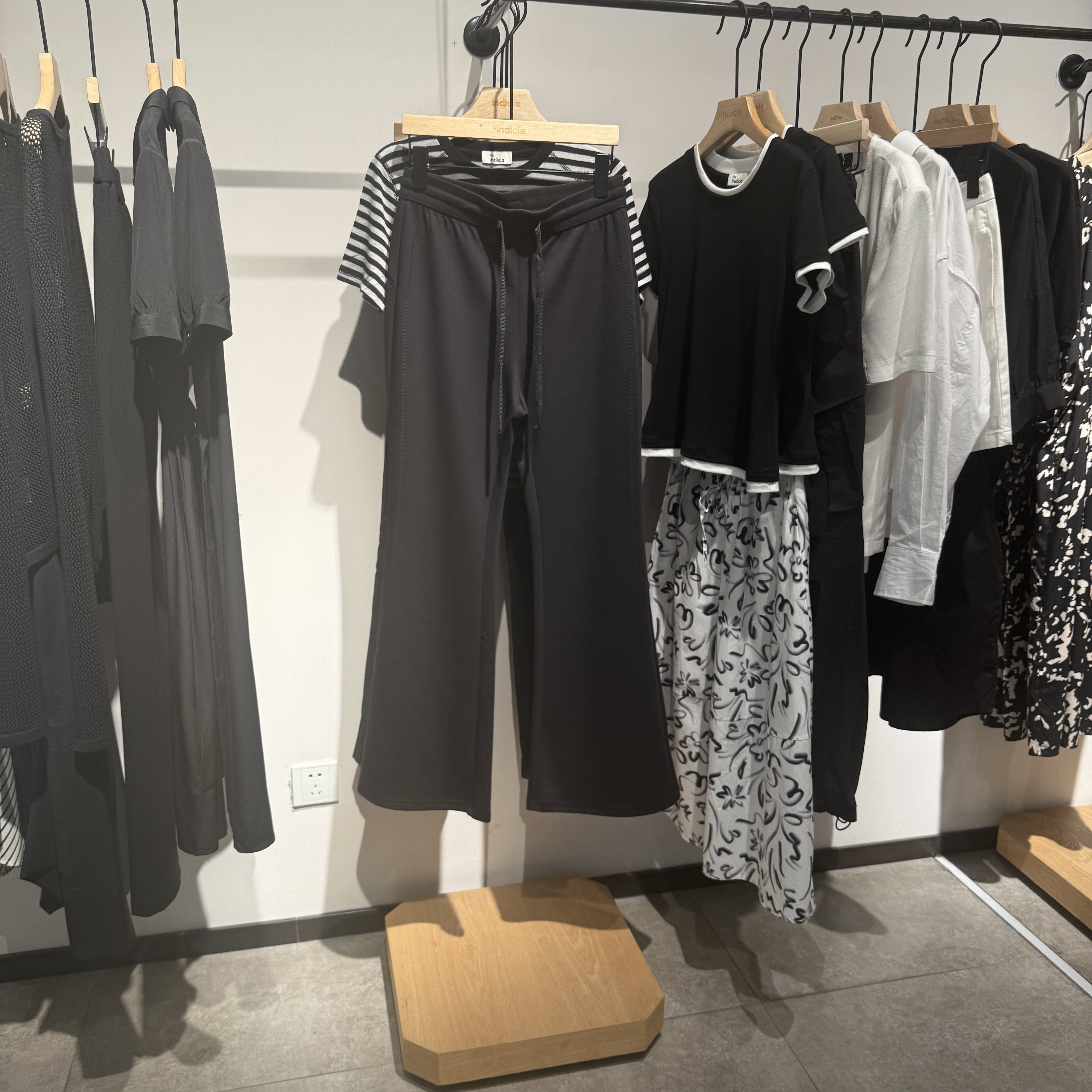 indiciatheL2C5KZ166专柜正品标记女装抽绳喇叭休闲裤吊牌价599,女装/女士精品,休闲裤,淘宝优惠券,粉丝福利购,淘宝优惠卷