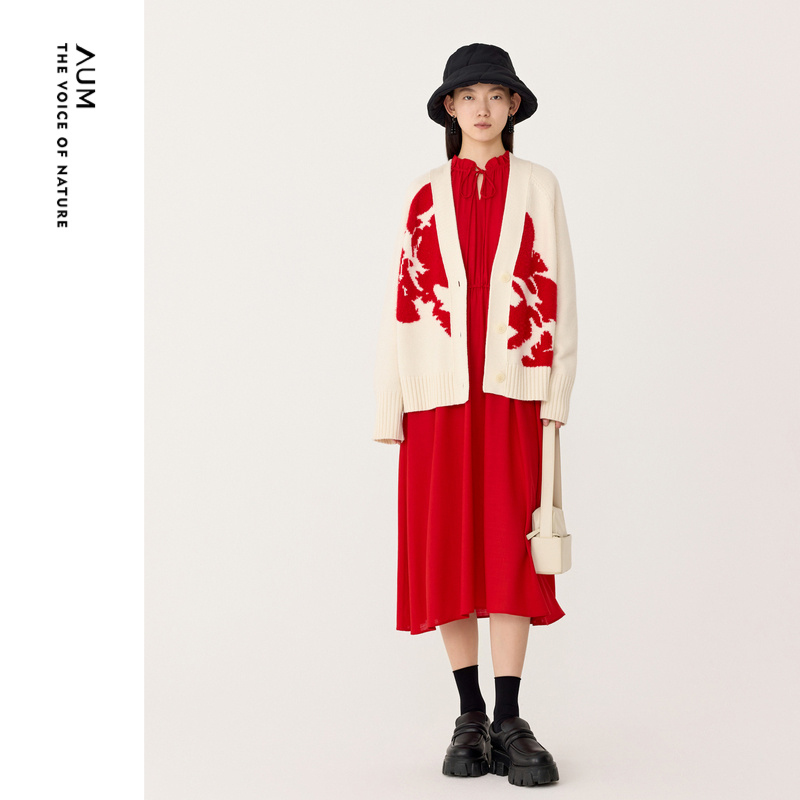 【会员价2208元】AUM噢姆春季提花撞色精纺羊毛V领宽松外套女款