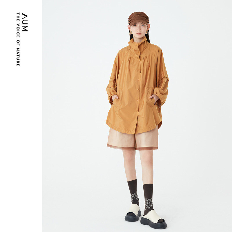 AUM噢姆卡其色设计感A字翻领风衣外套女
