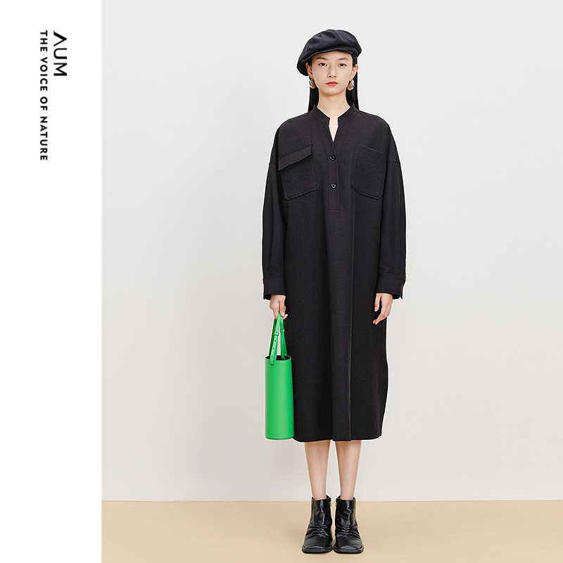 AUM噢姆冬季黑色宽松立领收腰中长款连衣裙休闲长裙