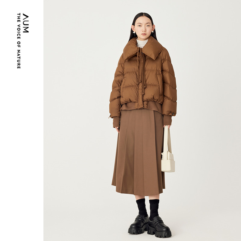 AUM冬季新款大翻领羽绒服女短款