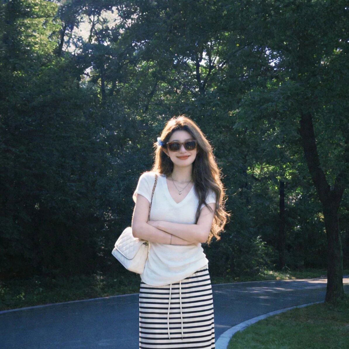 小个子气质白色上衣条纹连衣裙子女夏季夏日清迈穿搭两件套装长裙