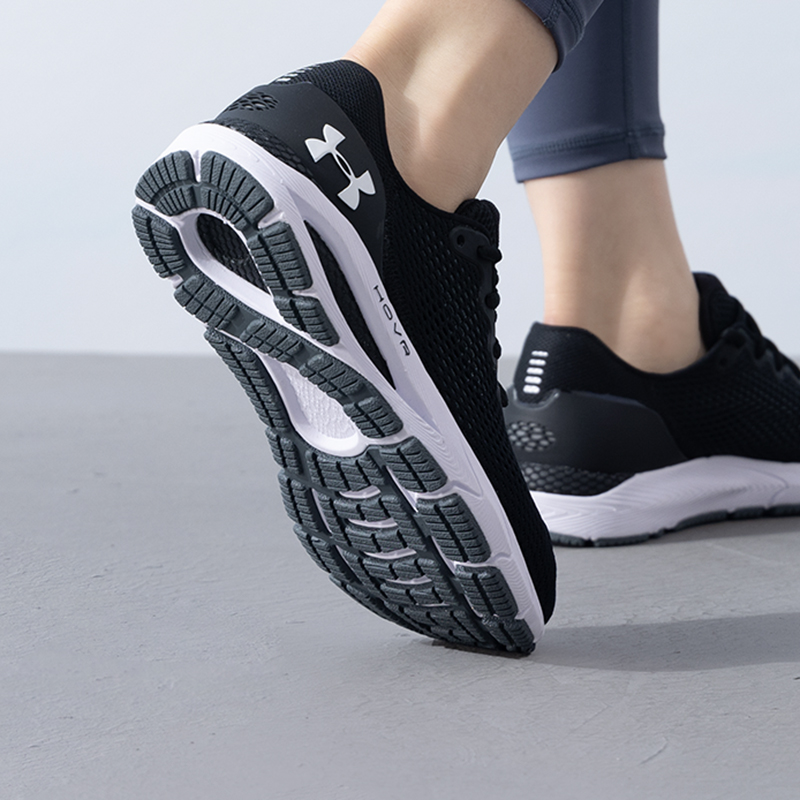 安德玛舒适透气休闲鞋