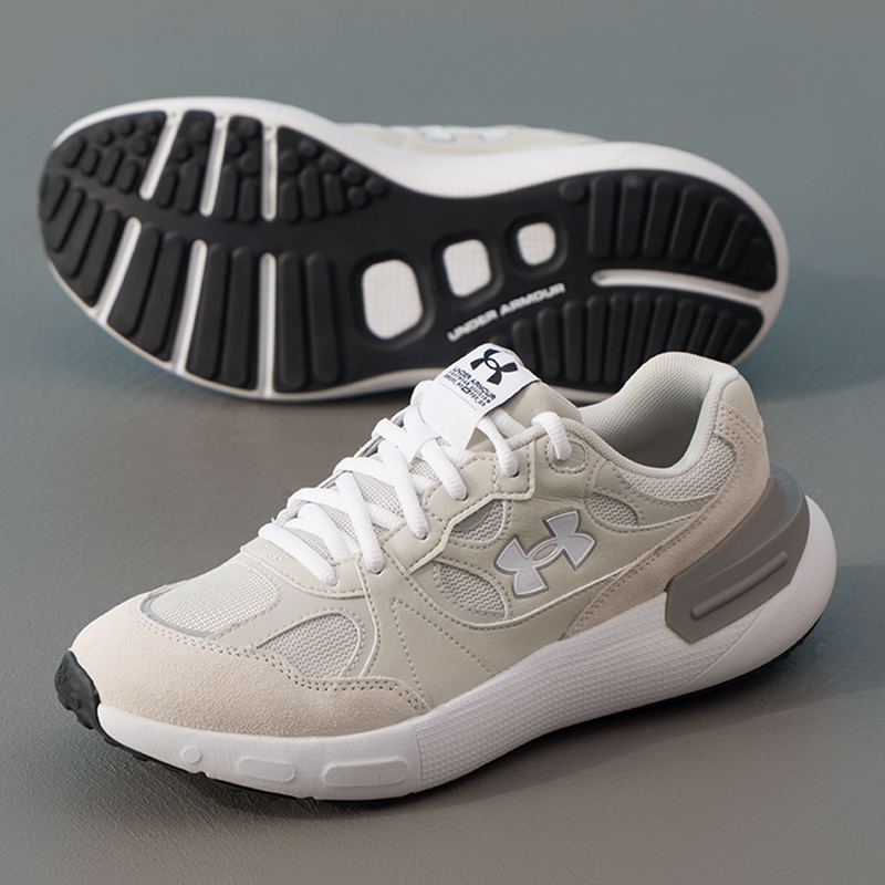 安德玛轻便减震跑步鞋