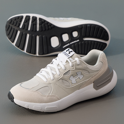 安德玛轻便减震跑步鞋