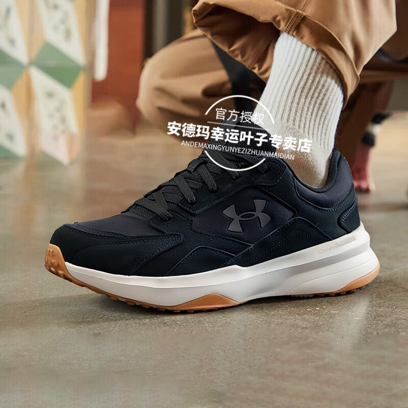 安德玛缓震轻便男士跑步鞋