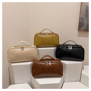 真皮化妆包女大容量鳄鱼纹手提收纳包休闲简约风