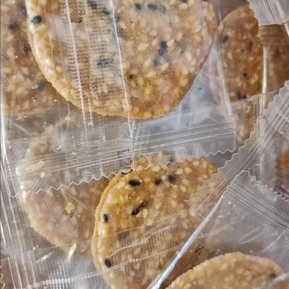 金桂花酥芝麻薄脆饼干桂林特产小吃零食传统薄片瓦片酥脆薄饼代餐
