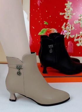 秋冬短靴2025新款时尚软底尖头加绒防滑马丁靴洋气女气质裸靴细跟