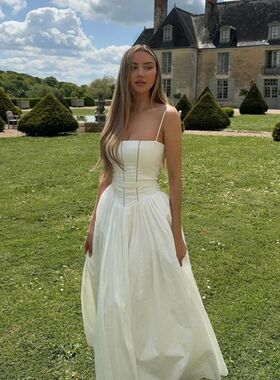 气质裹胸收腰吊带连衣裙 Temperament-wrapped waist strap dress