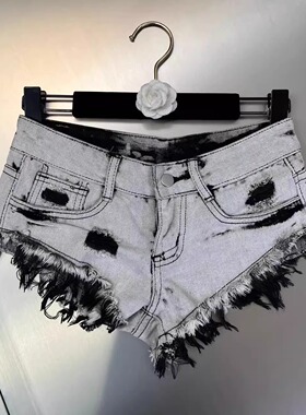 Mini low-waisted fringed denim shorts迷你款低腰毛边 牛仔短裤