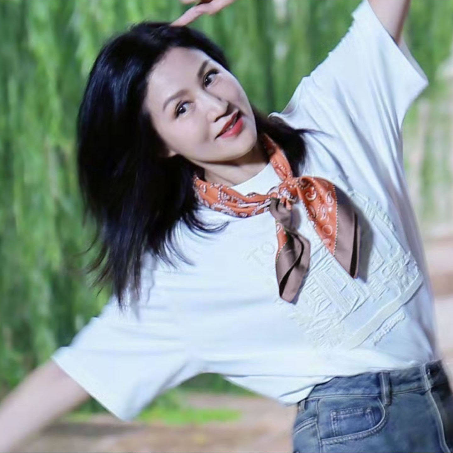 天声一对鲍蕾陆毅同款橘色腰果丝巾小方巾70cm领巾2025新款高级感