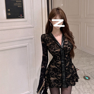 赫本风黑色蕾丝V领长袖连衣裙大码胖mm法式性感辣妹修身显瘦裙子