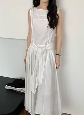 法式时尚气质轻奢简约温柔风白色不规则下摆无袖连衣裙新款度假裙