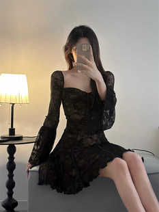 小众设计感收腰显瘦短裙子 连衣裙女新款 微胖大码 黑色蕾丝方领长袖