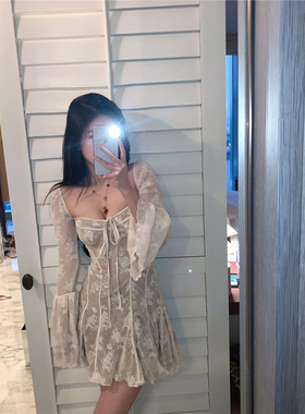 小众复古优雅轻奢气质蕾丝短裙ins纯欲风绝美收腰显瘦约会连衣裙