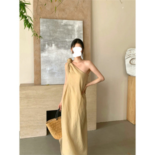 小众设计感知性优雅慵懒风露肩连衣裙夏日新款宽松遮肉松弛感长裙