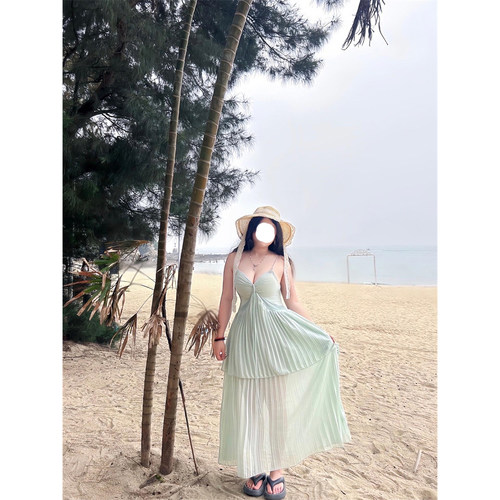 微胖MM海边沙滩度假风系带露背长裙新款时尚设计感褶皱绿色连衣裙