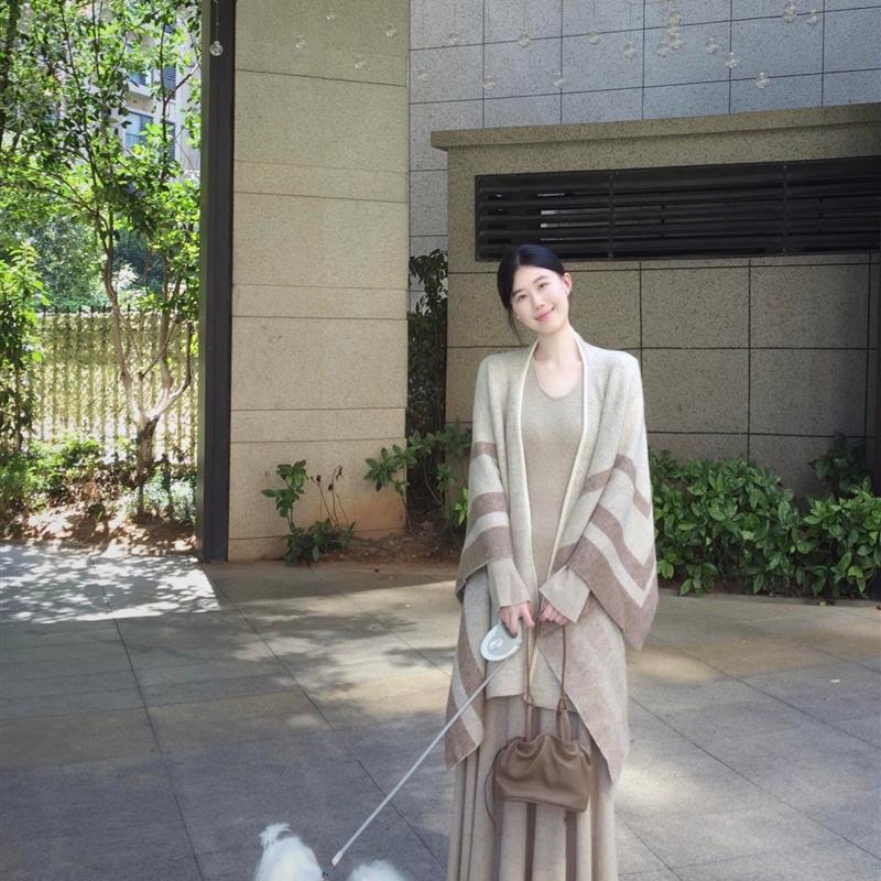 韩系慵懒风条纹披肩针织开衫女早秋季外搭围巾巨好看气质斗篷上衣