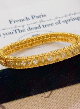 欧美气质金色拉丝镶钻四叶草手镯女设计方形锆石耳钉感手饰