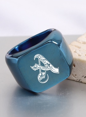 欧美个性26个英文首字母钛钢戒指男复古朋克方形18mm蓝色潮男