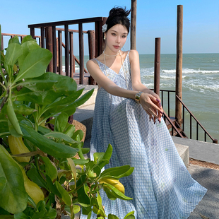 高级感蓝色格子吊带连衣裙女夏新款 法式 海边度假风漂亮气质长裙
