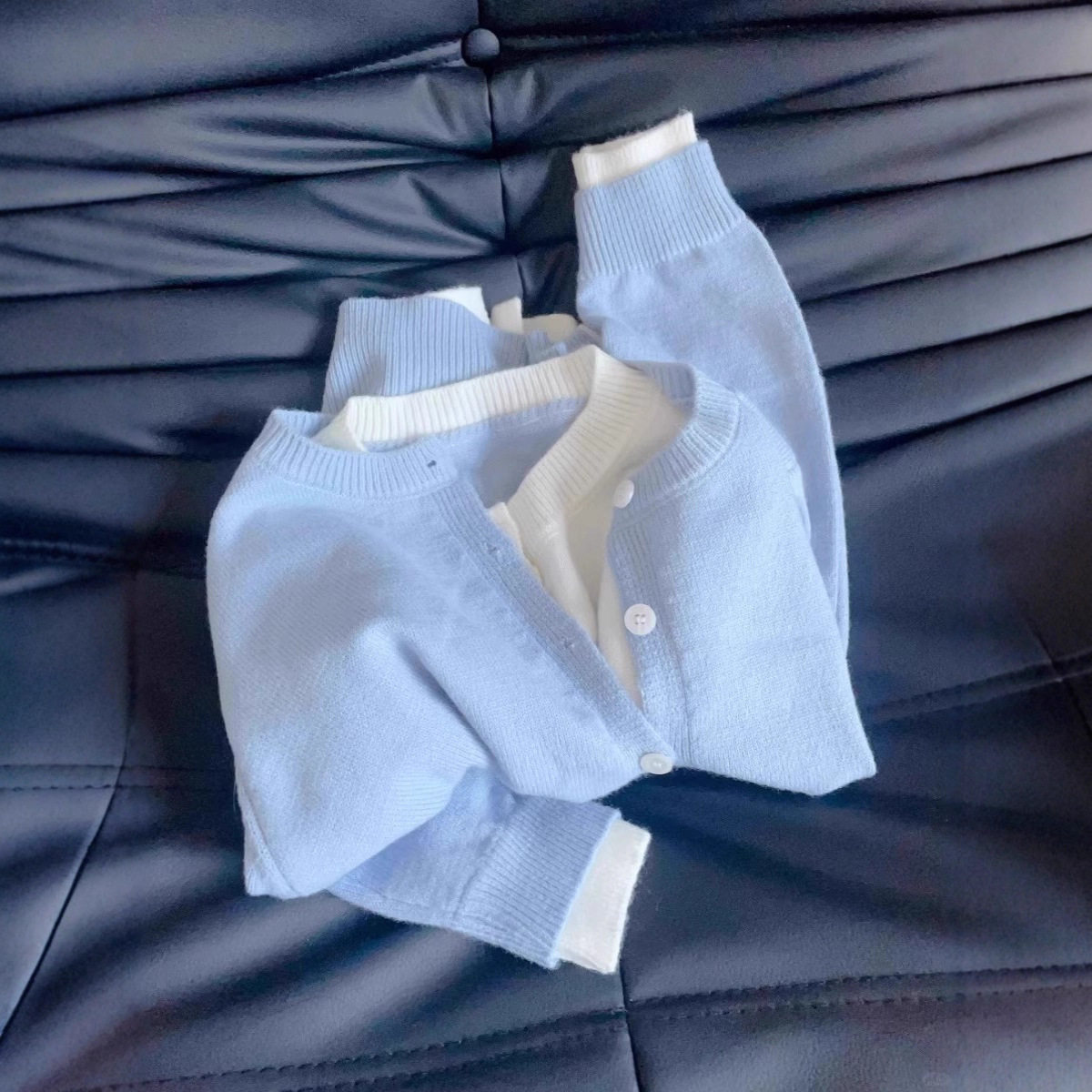 法式小香风蓝色假两件针织开衫女早秋新款韩系穿搭纽扣慵懒风毛衣