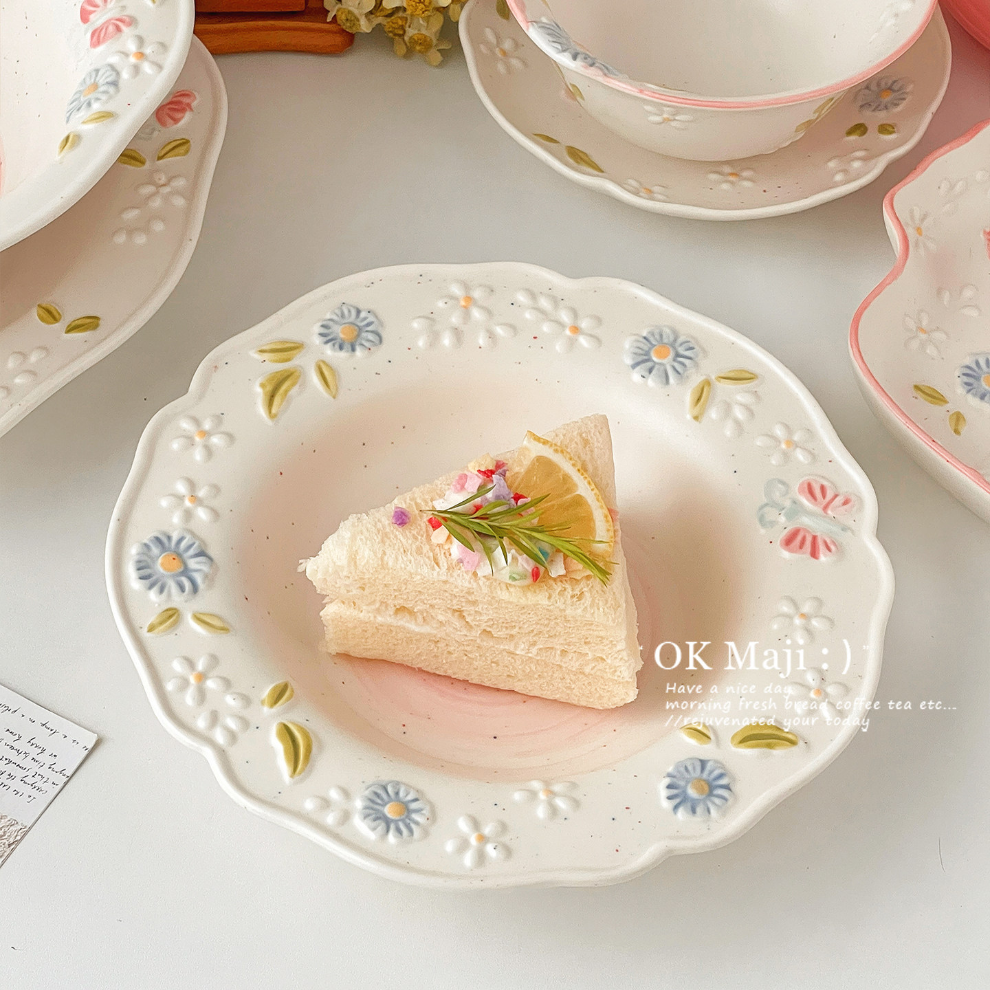 漂亮陶瓷蛋糕甜品盘子家用菜盘深盘釉下彩餐具高颜值水果早餐盘碗图片