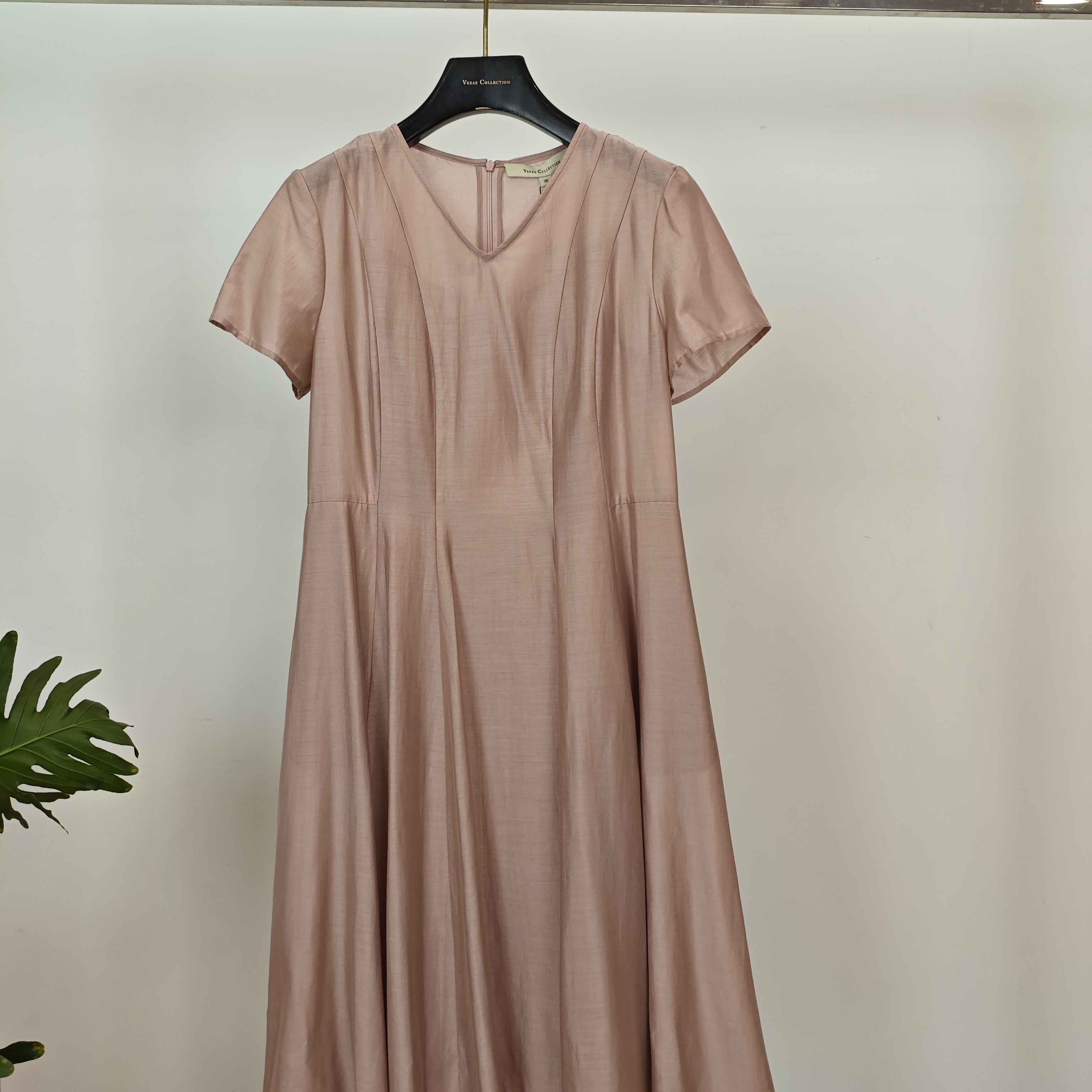 vesas唯尚女装夏季新款优雅V领短袖袖连衣裙 法式修身收腰裙