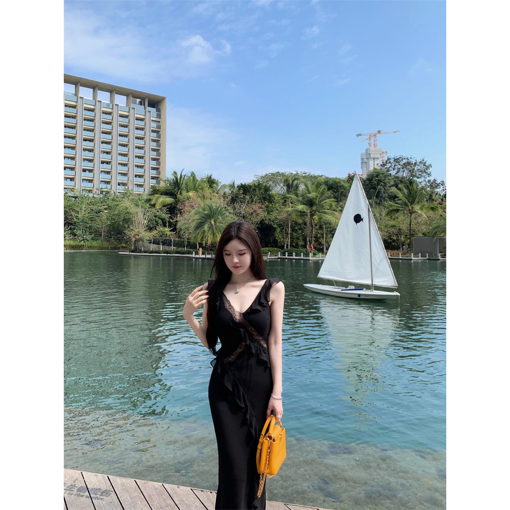 新款时尚吊带连衣裙女夏