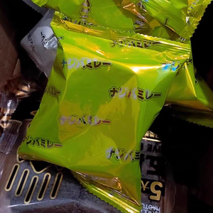 嘎嘎脆上头了黑蒜芝士小脆奶酪干酪零食烟熏味的芝士脆解馋小零食