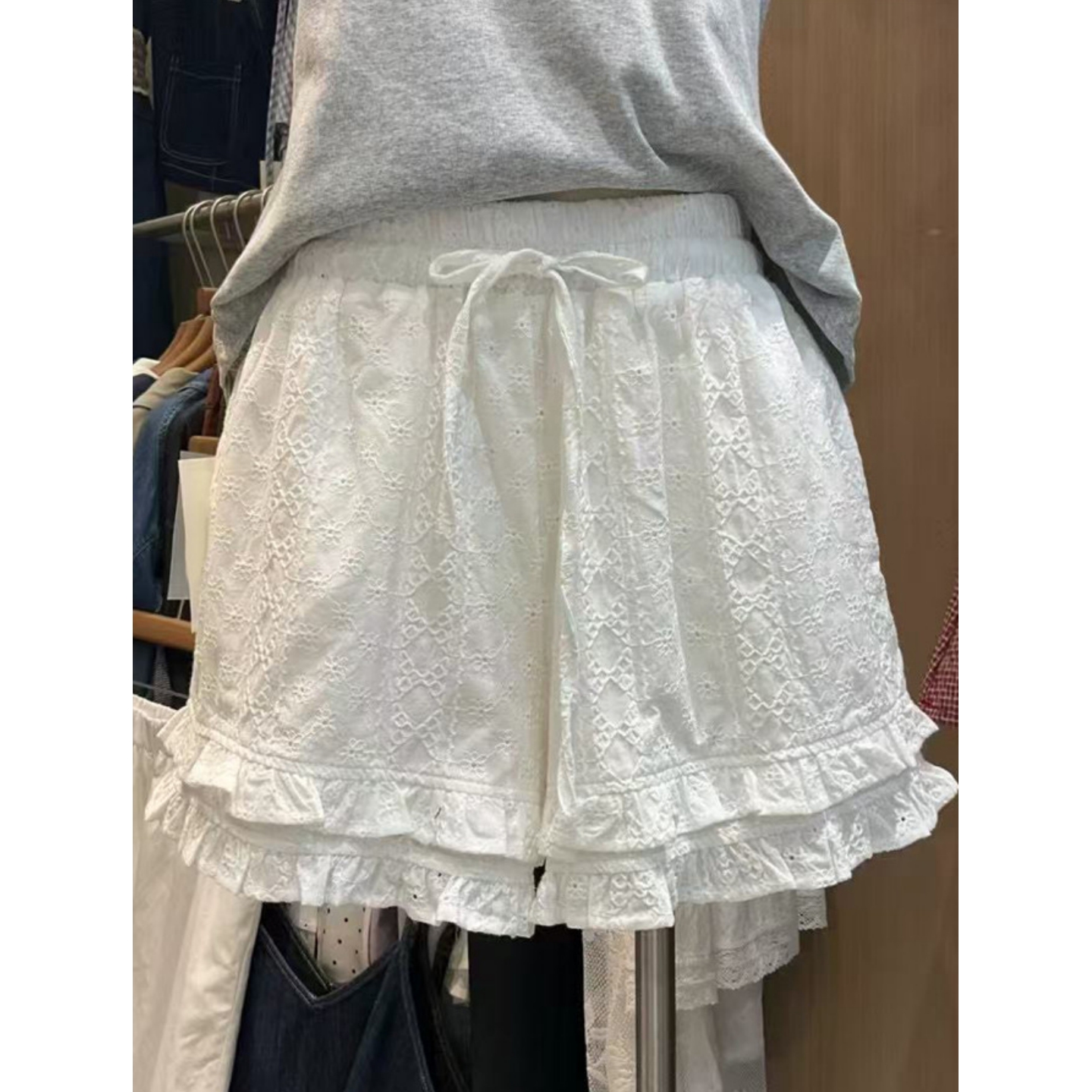 大码秋季白色蕾丝花边短裤女显瘦直筒裤抽绳百搭质感遮肉高腰热裤