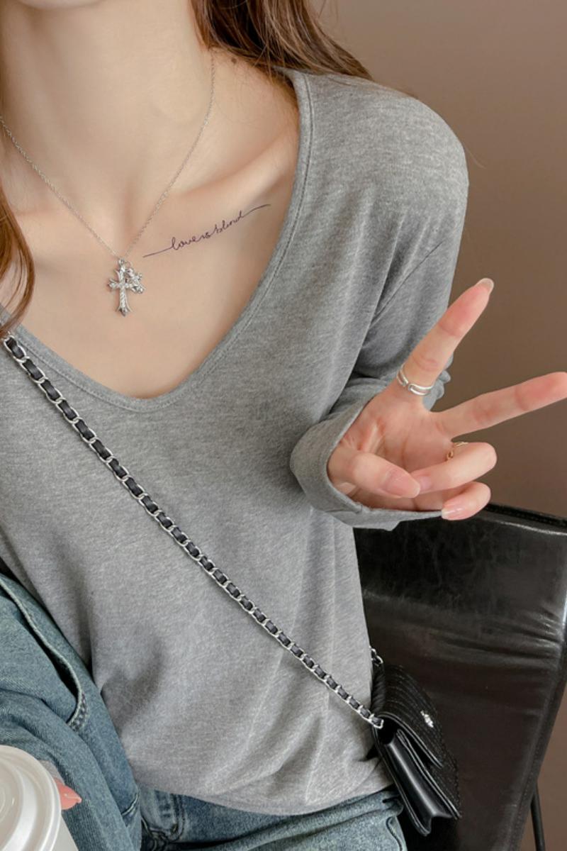 早秋季2025新款v领宽松长袖正肩t恤女内搭打底衫高级感可外穿上衣，女装T恤，搜酷衣阁