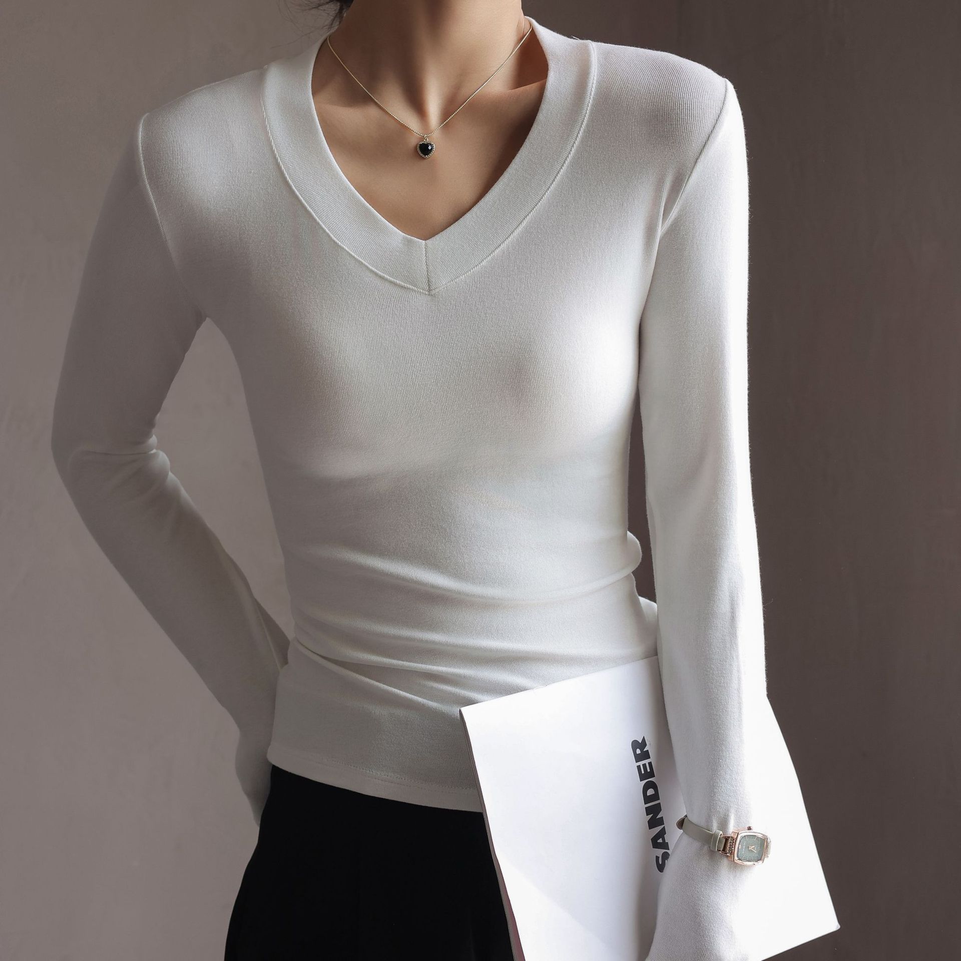 W秋冬季v领正肩打底衫女2025设计感修身显瘦内搭纯色简约百搭上衣,保暖内衣,搜酷衣阁 W秋冬季v领正肩打底衫女2025设计感修身显瘦内搭纯色简约百搭上衣,保暖内衣,搜酷衣阁