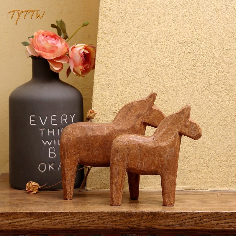 北欧简约风格木雕动物摆件手工实木色小号摇马书房橱窗客厅装饰品